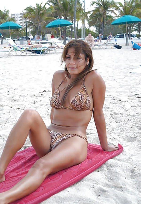 Латинскую мамочку сняли на пляже и закончали в гостиничном номере 2 из 19 фото