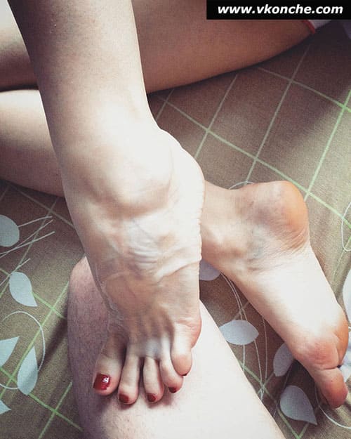 Красивые ноги девушек в сперме 17 из 31 фото